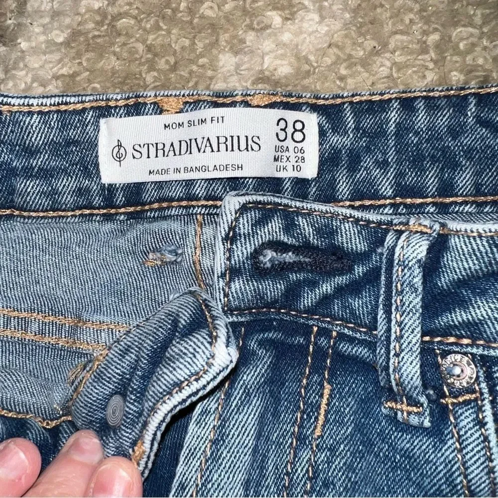 Stradivarius Classic Blue Jeans size 6